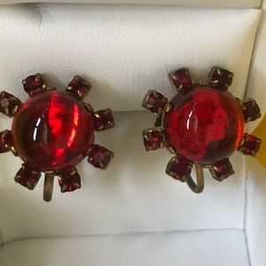 Pretty Pretty 😍 screw on vintage earrings ♥️